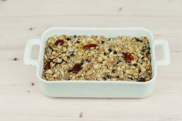 Déposer l'appareil à granola dans un plat