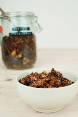 Granola maison dans bol